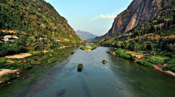Янцзы: длиннейшая река в Евразии, протяженностью 5800 км